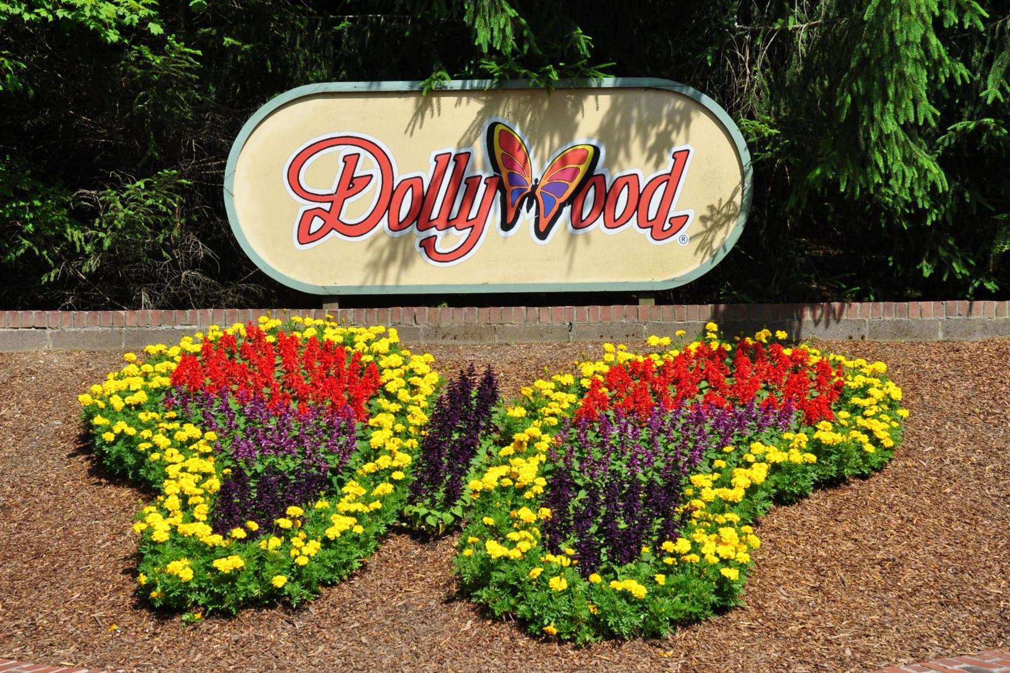 On Dolly Time 1 Mile From Dollywood Villa Pigeon Forge Exterior photo
